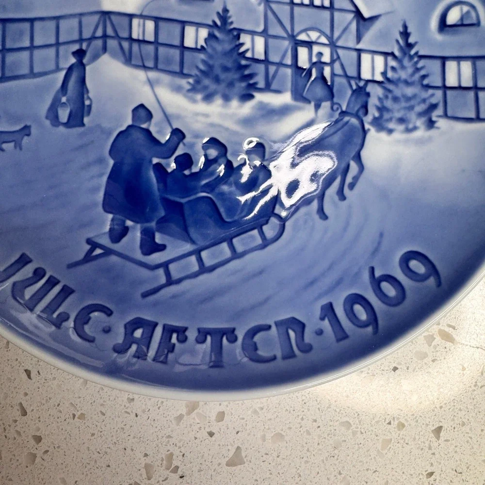 Bing & Grondahl Denmark‎ Christmas Plate 1969 Arrival of Christmas Guests Blue